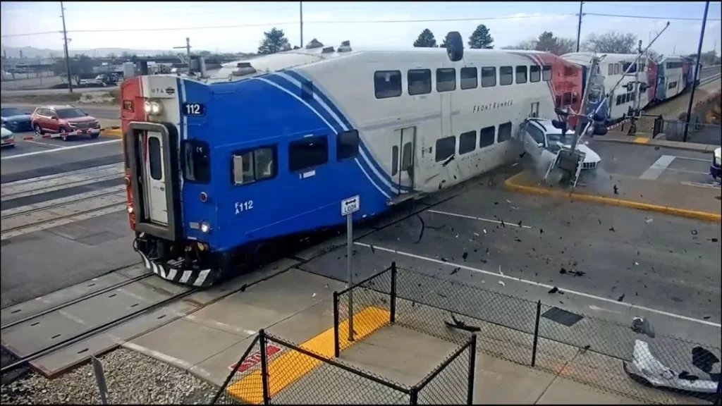 Por esto hay que tener cuidado en los paso nivel, tengan o no barrera 2 Motor16 ¿Cuánto cuesta reparar los daños del accidente en el paso nivel?