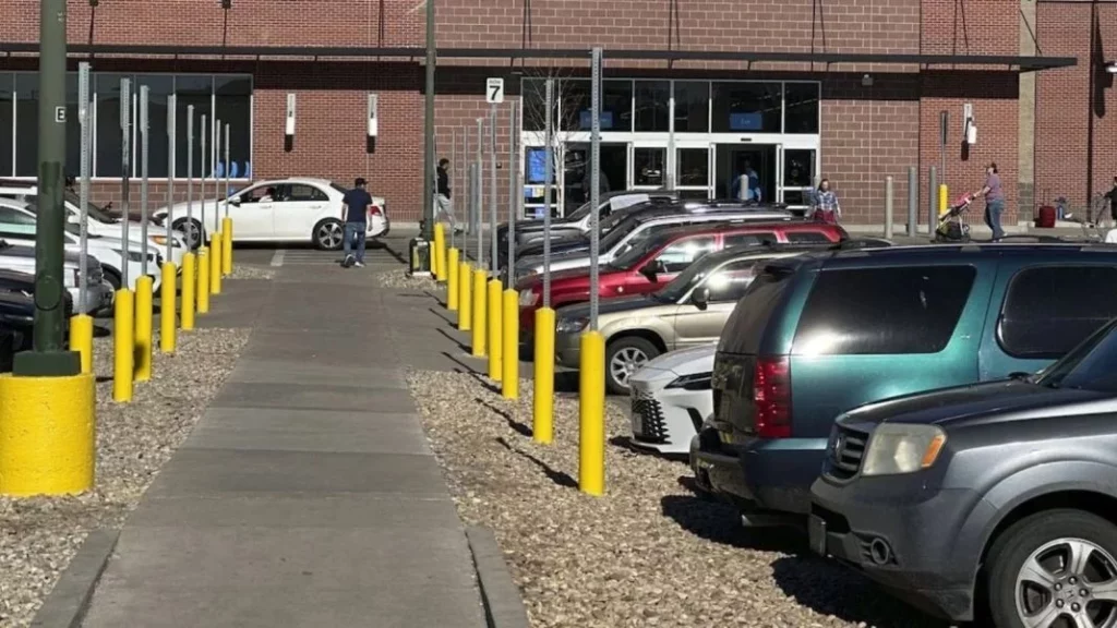 ¿Puedo limpiar el coche por fuera sin usar agua? Sí, y con Amazon te cuesta menos de 13 euros 1 Motor16 lavadero coche