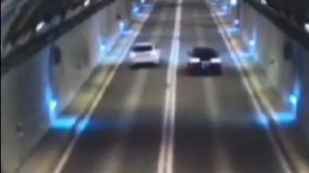 Este es el famoso túnel de las carreras ilegales 2 Motor16 Mucho cuidado con las carreras ilegales...