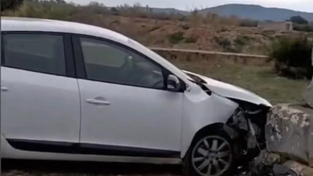 Se salta una rotonda y choca en plena Vía Augusta del Siglo II 2 Motor16 Recordatorio: siempre debes conducir con precaución