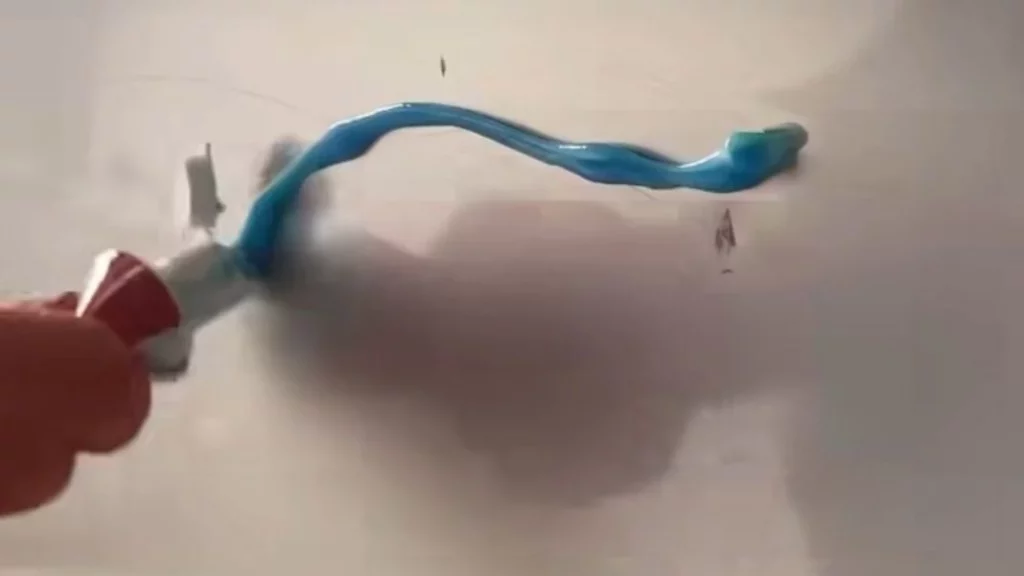 La carrocería de tu coche quedará como nueva con este producto que tienes en tu baño 2 Motor16 Una solución económica y práctica...