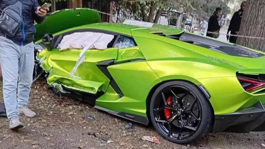 Cuando esperas un año para recibir tu coche nuevo y un mecánico lo estrella el día que te lo van a entregar 2 Motor16 Un coche único que terminó destruido