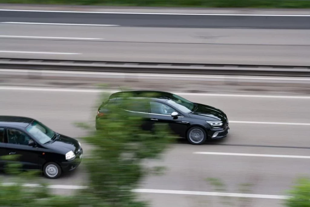 overtake 3396909 1280 velocidad Pixabay Motor16