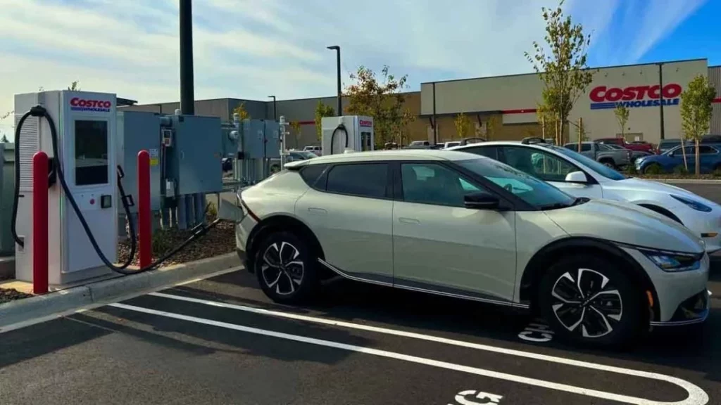 El supermercado donde sus clientes se ahorran hasta 3.000 euros al comprar un coche eléctrico