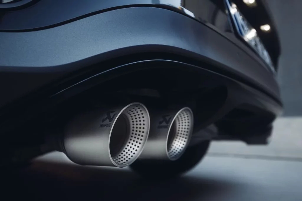 Volkswagen T-Roc R: Ahora es más barato y se ofrece con “chuches” en la versión Carbon Mate 2 Motor16 Volkswagen T-Roc R