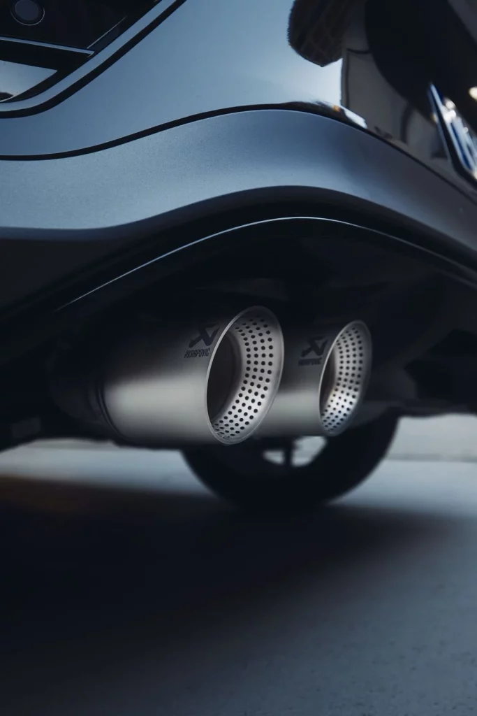 Volkswagen T-Roc R: Ahora es más barato y se ofrece con “chuches” en la versión Carbon Mate 22 Motor16 volkswagen t roc r carbon mate 1 11 Motor16