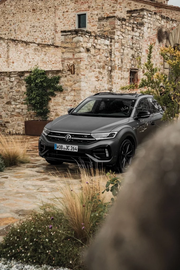 Volkswagen T-Roc R: Ahora es más barato y se ofrece con “chuches” en la versión Carbon Mate 37 Motor16 volkswagen t roc r carbon mate 1 18 Motor16