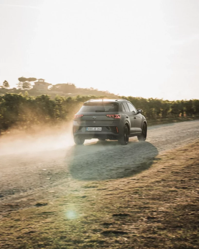 Volkswagen T-Roc R: Ahora es más barato y se ofrece con “chuches” en la versión Carbon Mate 49 Motor16 volkswagen t roc r carbon mate 1 21 Motor16