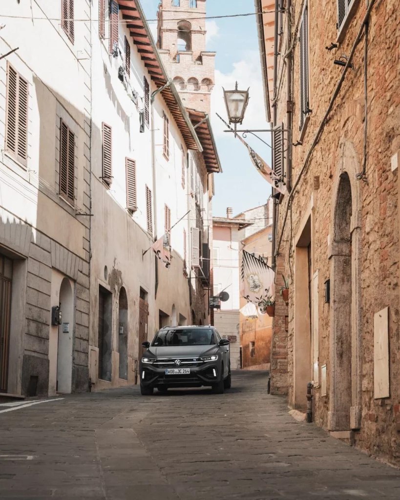 Volkswagen T-Roc R: Ahora es más barato y se ofrece con “chuches” en la versión Carbon Mate 39 Motor16 volkswagen t roc r carbon mate 1 25 Motor16
