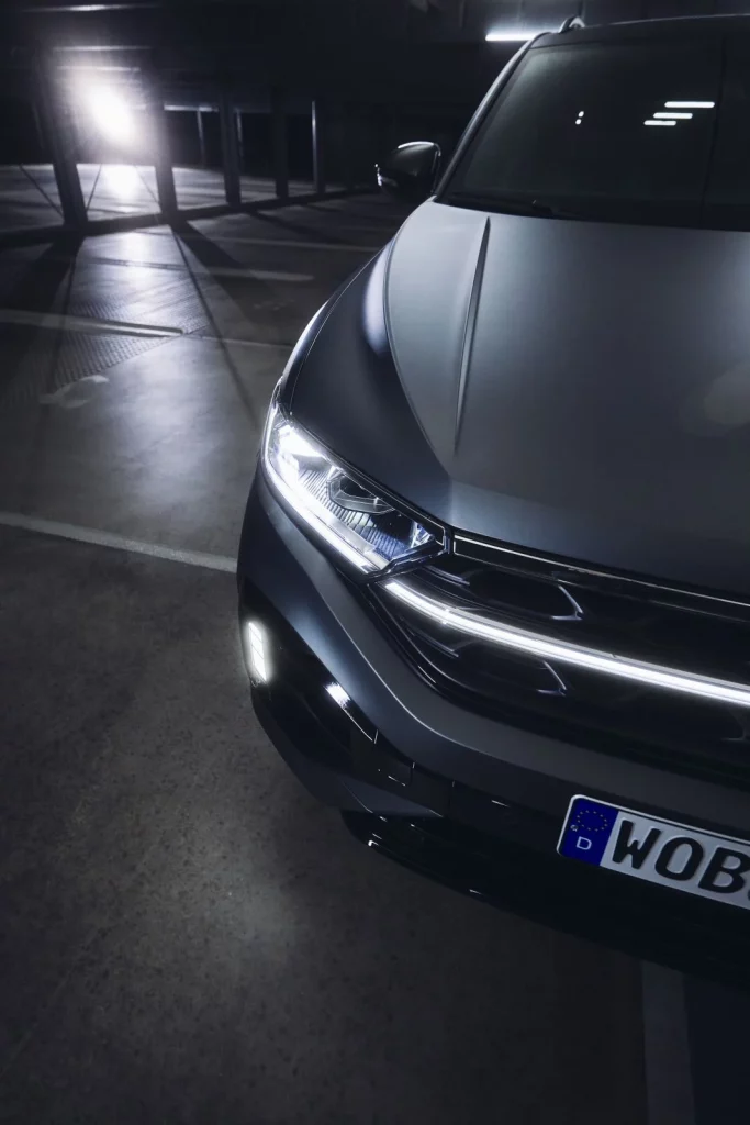 Volkswagen T-Roc R: Ahora es más barato y se ofrece con “chuches” en la versión Carbon Mate 26 Motor16 volkswagen t roc r carbon mate 1 3 Motor16