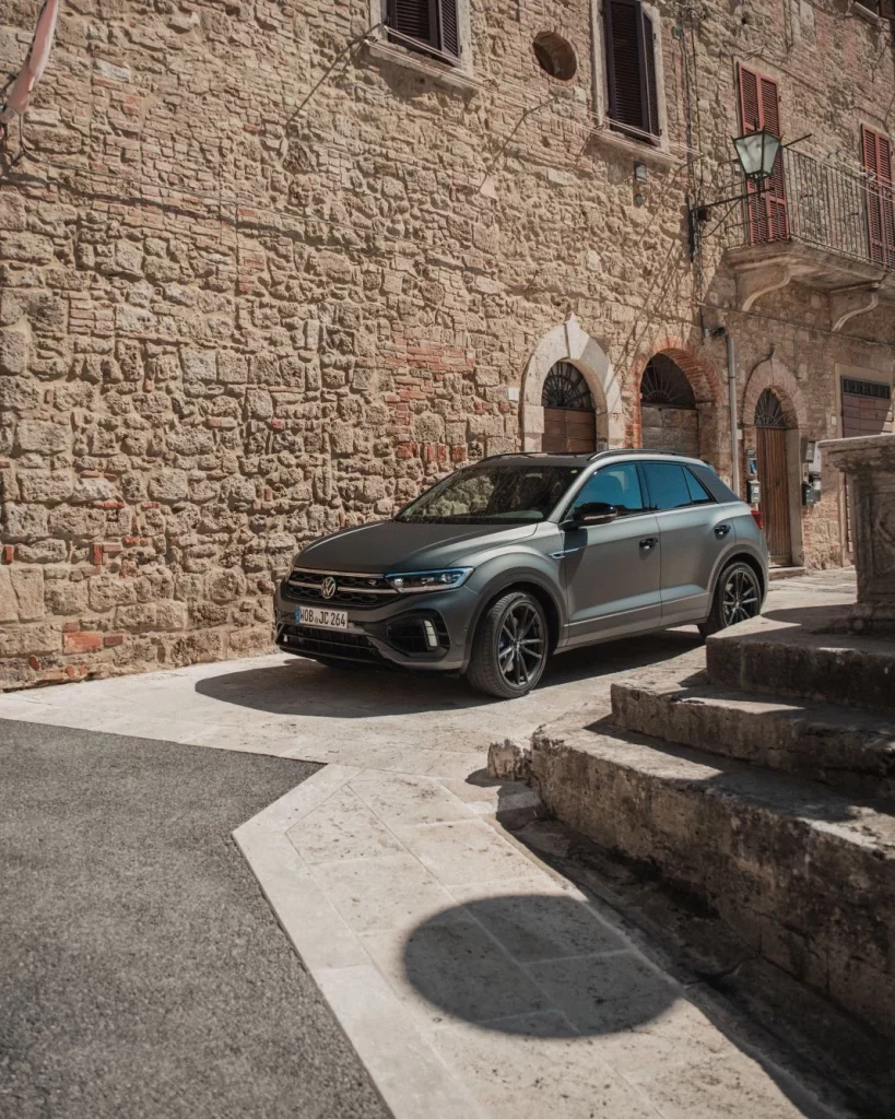 Volkswagen T-Roc R: Ahora es más barato y se ofrece con “chuches” en la versión Carbon Mate 51 Motor16 volkswagen t roc r carbon mate 1 30 Motor16
