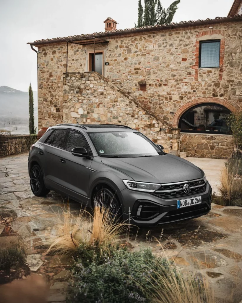Volkswagen T-Roc R: Ahora es más barato y se ofrece con “chuches” en la versión Carbon Mate 34 Motor16 volkswagen t roc r carbon mate 1 35 Motor16