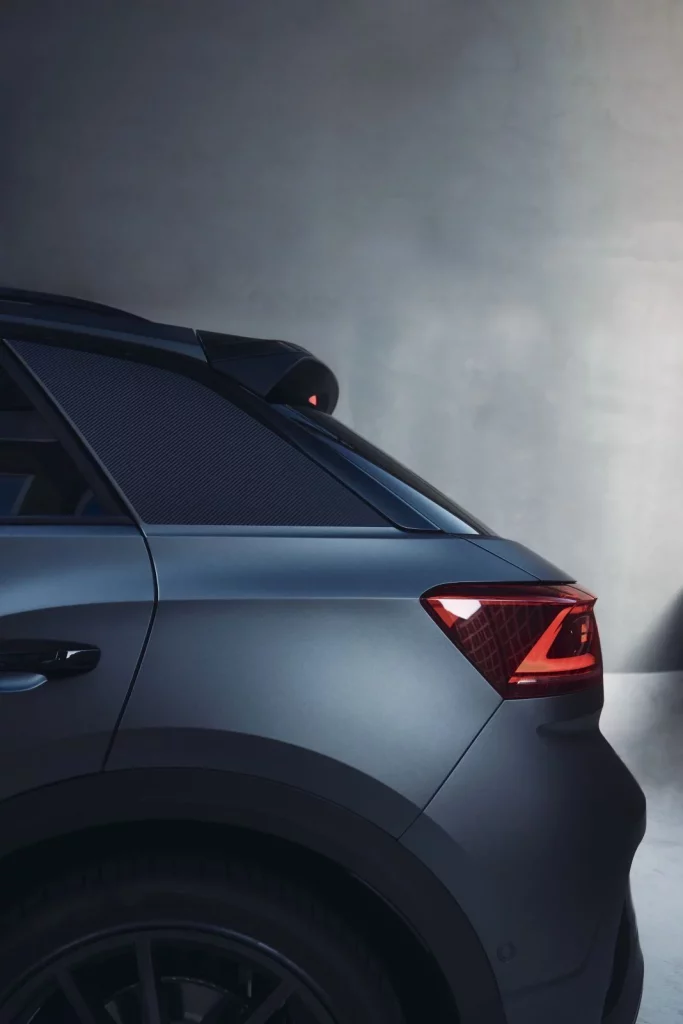 Volkswagen T-Roc R: Ahora es más barato y se ofrece con “chuches” en la versión Carbon Mate 20 Motor16 volkswagen t roc r carbon mate 1 45 Motor16