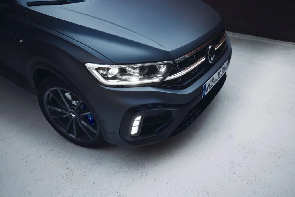 Volkswagen T-Roc R: Ahora es más barato y se ofrece con “chuches” en la versión Carbon Mate 9 Motor16 volkswagen t roc r carbon mate 1 46 Motor16