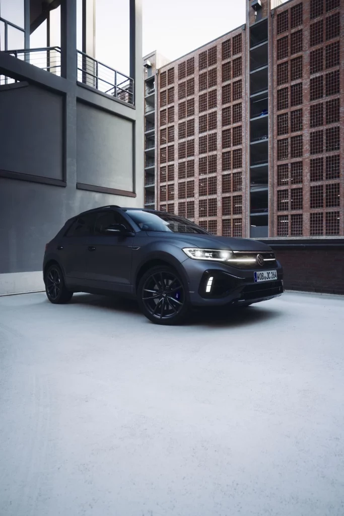 Volkswagen T-Roc R: Ahora es más barato y se ofrece con “chuches” en la versión Carbon Mate 19 Motor16 volkswagen t roc r carbon mate 1 47 Motor16