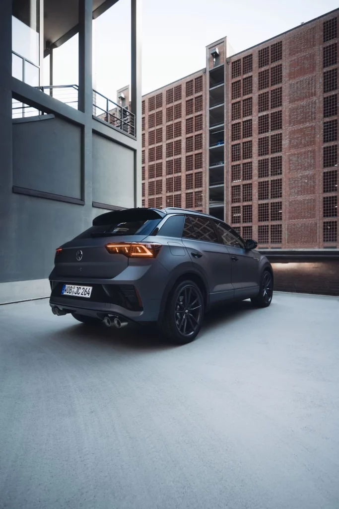 Volkswagen T-Roc R: Ahora es más barato y se ofrece con “chuches” en la versión Carbon Mate 76 Motor16 volkswagen t roc r carbon mate 1 48 Motor16