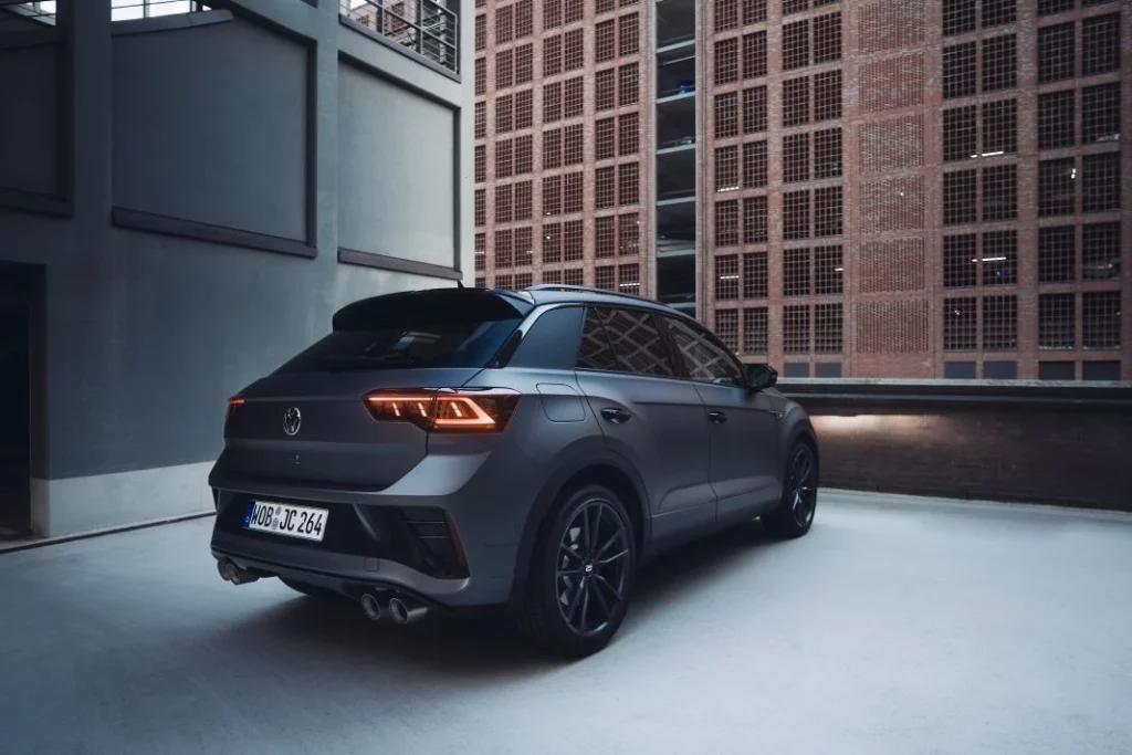 Volkswagen T-Roc R: Ahora es más barato y se ofrece con “chuches” en la versión Carbon Mate 8 Motor16 volkswagen t roc r carbon mate 1 49 Motor16