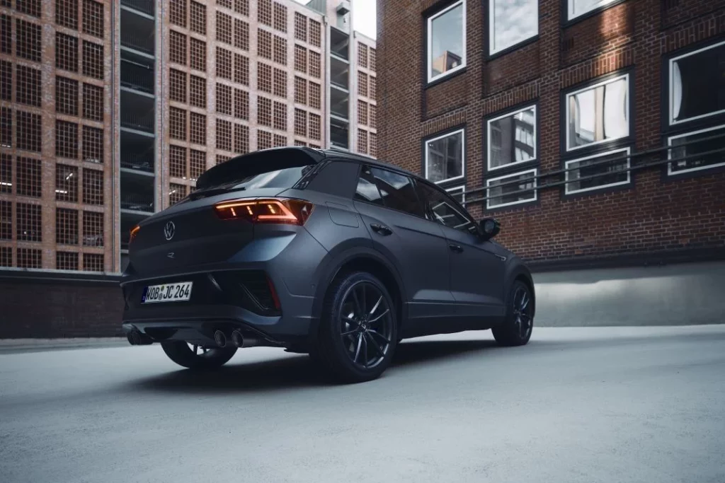 Volkswagen T-Roc R: Ahora es más barato y se ofrece con “chuches” en la versión Carbon Mate 7 Motor16 volkswagen t roc r carbon mate 1 51 Motor16
