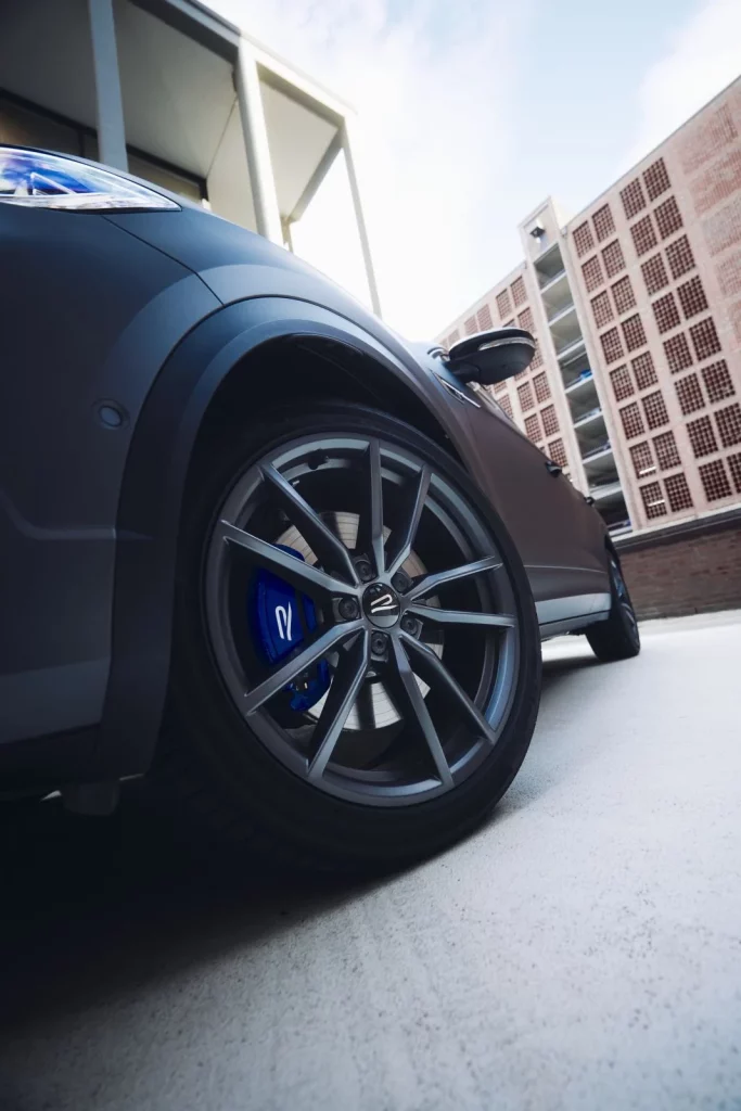 Volkswagen T-Roc R: Ahora es más barato y se ofrece con “chuches” en la versión Carbon Mate 74 Motor16 volkswagen t roc r carbon mate 1 52 Motor16
