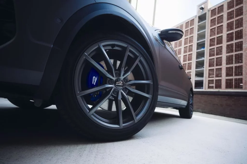 Volkswagen T-Roc R: Ahora es más barato y se ofrece con “chuches” en la versión Carbon Mate 6 Motor16 volkswagen t roc r carbon mate 1 53 Motor16