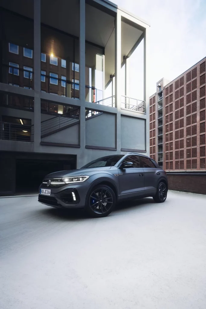 Volkswagen T-Roc R: Ahora es más barato y se ofrece con “chuches” en la versión Carbon Mate 73 Motor16 volkswagen t roc r carbon mate 1 54 Motor16