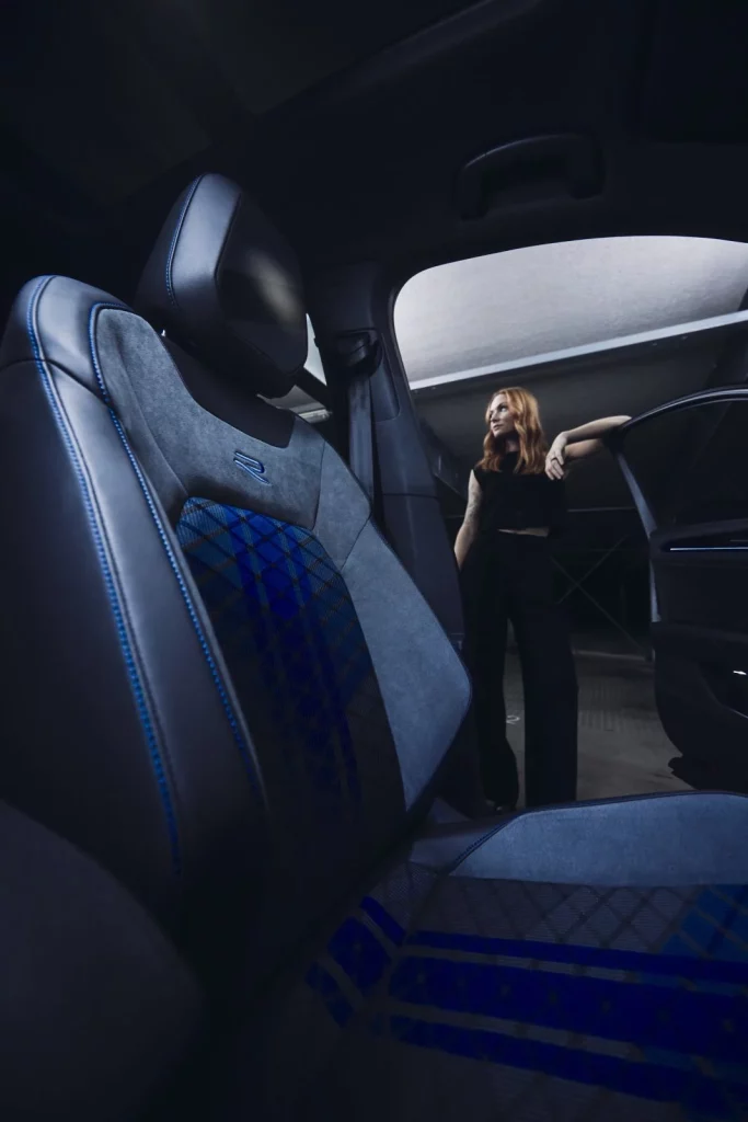 Volkswagen T-Roc R: Ahora es más barato y se ofrece con “chuches” en la versión Carbon Mate 71 Motor16 volkswagen t roc r carbon mate 1 58 Motor16