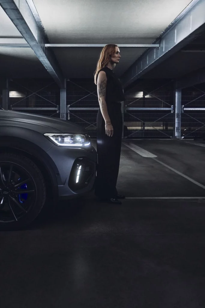 Volkswagen T-Roc R: Ahora es más barato y se ofrece con “chuches” en la versión Carbon Mate 69 Motor16 volkswagen t roc r carbon mate 1 61 Motor16