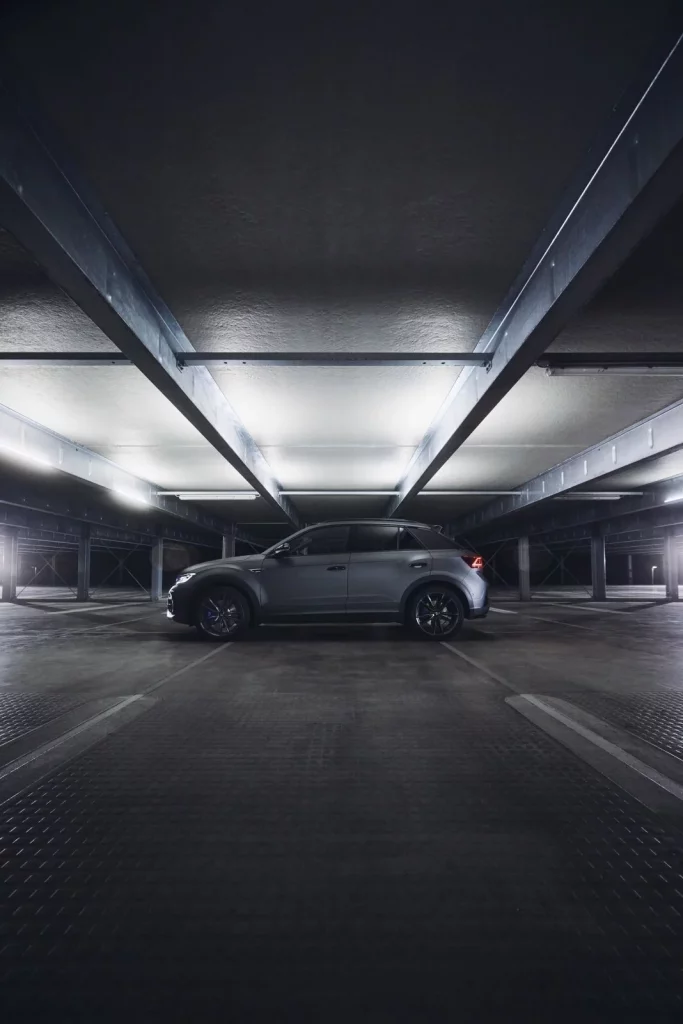 Volkswagen T-Roc R: Ahora es más barato y se ofrece con “chuches” en la versión Carbon Mate 56 Motor16 volkswagen t roc r carbon mate 1 75 Motor16