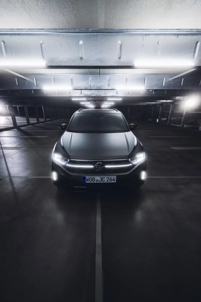 Volkswagen T-Roc R: Ahora es más barato y se ofrece con “chuches” en la versión Carbon Mate 55 Motor16 volkswagen t roc r carbon mate 1 76 Motor16