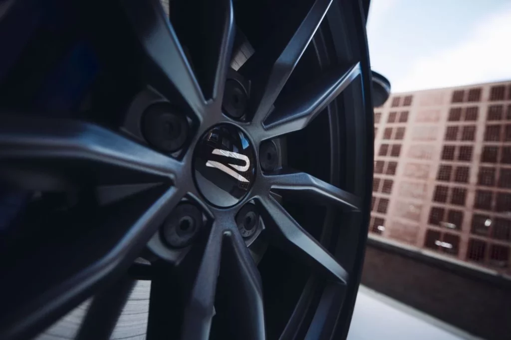 Volkswagen T-Roc R: Ahora es más barato y se ofrece con “chuches” en la versión Carbon Mate 16 Motor16 volkswagen t roc r carbon mate 1 8 Motor16