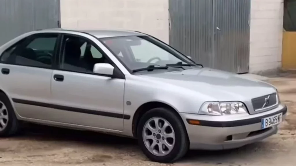 La carrocería de tu coche quedará como nueva con este producto que tienes en tu baño 1 Motor16 Los resultados del experimento del dentífrico aplicado en el coche