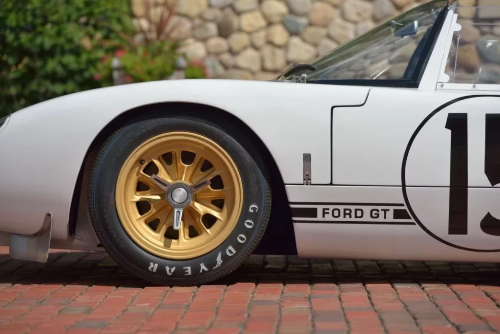 1965 Ford GT40 Roadster 13 Motor16