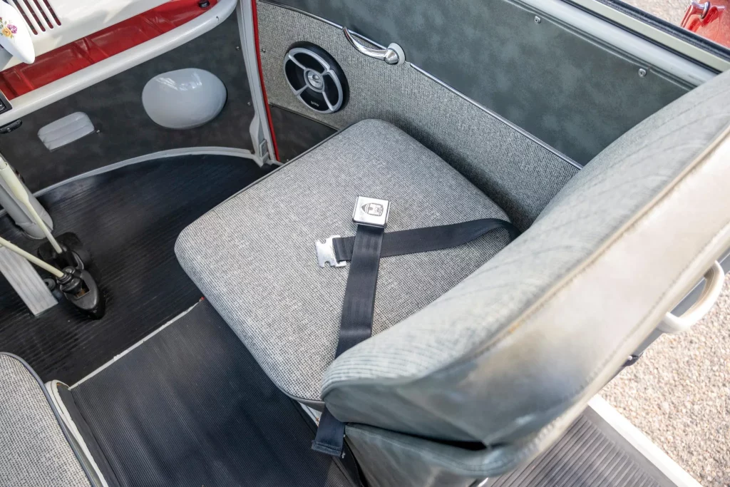 Este Volkswagen Bus de 21 ventanas ha sido más caro que un ID.Buzz 31 Motor16 1965 Volkswagen Bus 21 ventanas BaT 23 Motor16