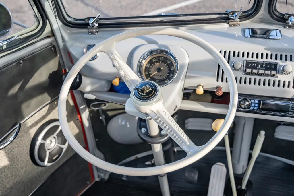 Este Volkswagen Bus de 21 ventanas ha sido más caro que un ID.Buzz 27 Motor16 1965 Volkswagen Bus 21 ventanas BaT 26 Motor16