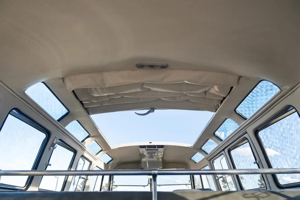 Este Volkswagen Bus de 21 ventanas ha sido más caro que un ID.Buzz 42 Motor16 1965 Volkswagen Bus 21 ventanas BaT 35 Motor16