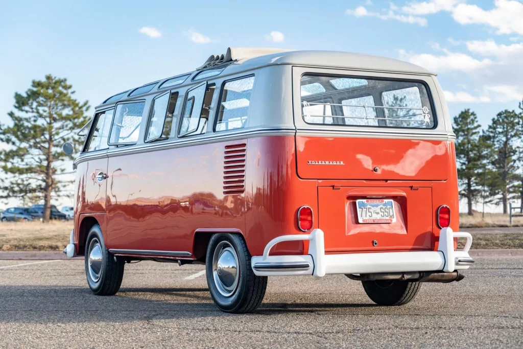 Este Volkswagen Bus de 21 ventanas ha sido más caro que un ID.Buzz 13 Motor16 1965 Volkswagen Bus 21 ventanas BaT 7 Motor16