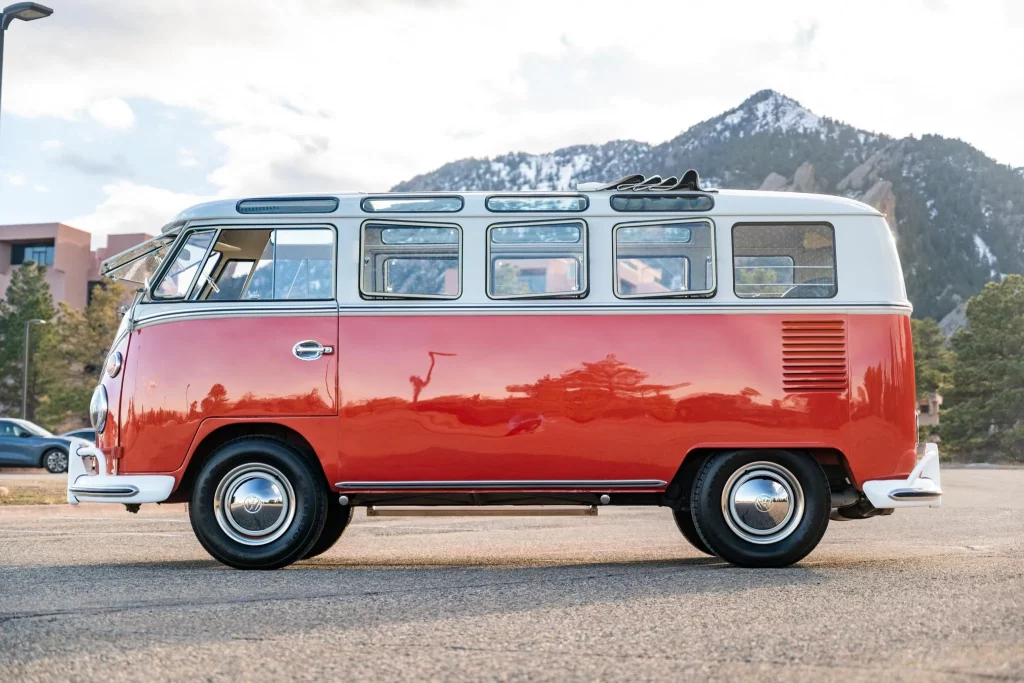 Este Volkswagen Bus de 21 ventanas ha sido más caro que un ID.Buzz 11 Motor16 1965 Volkswagen Bus 21 ventanas BaT 8 Motor16