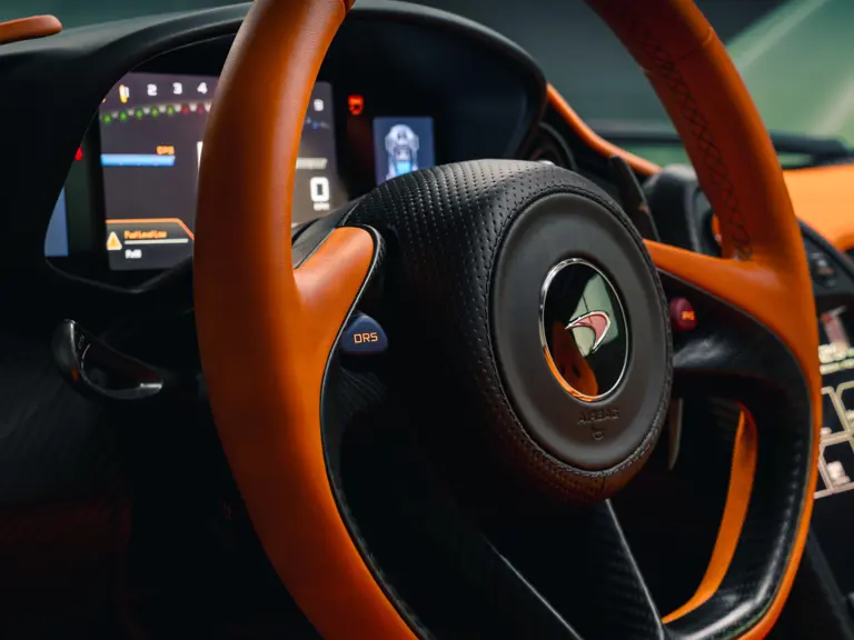 ¿Quieres ver un McLaren P1 único? Enciende la luz 35 Motor16 2013 McLaren P1 RM Sothebys 1 Motor16