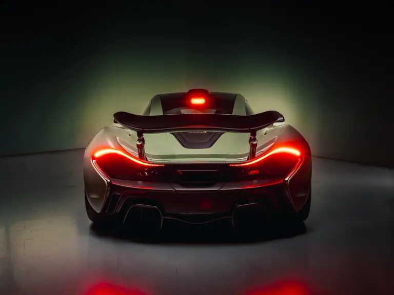 ¿Quieres ver un McLaren P1 único? Enciende la luz 11 Motor16 2013 McLaren P1 RM Sothebys 16 Motor16