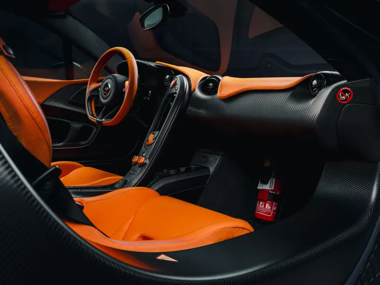 ¿Quieres ver un McLaren P1 único? Enciende la luz 29 Motor16 2013 McLaren P1 RM Sothebys 17 Motor16