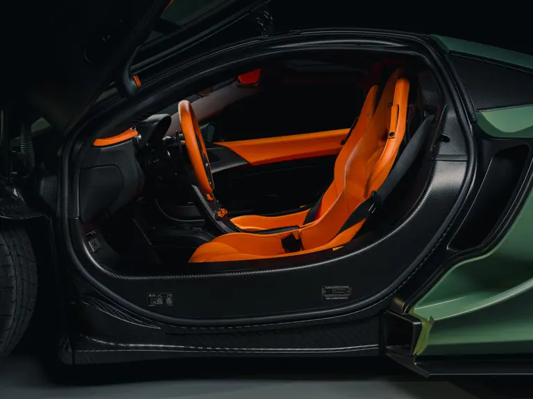 ¿Quieres ver un McLaren P1 único? Enciende la luz 31 Motor16 2013 McLaren P1 RM Sothebys 24 Motor16