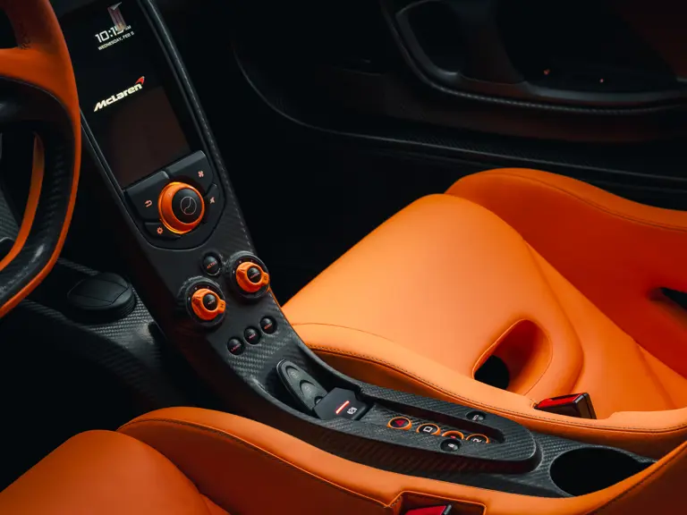¿Quieres ver un McLaren P1 único? Enciende la luz 36 Motor16 2013 McLaren P1 RM Sothebys 26 Motor16