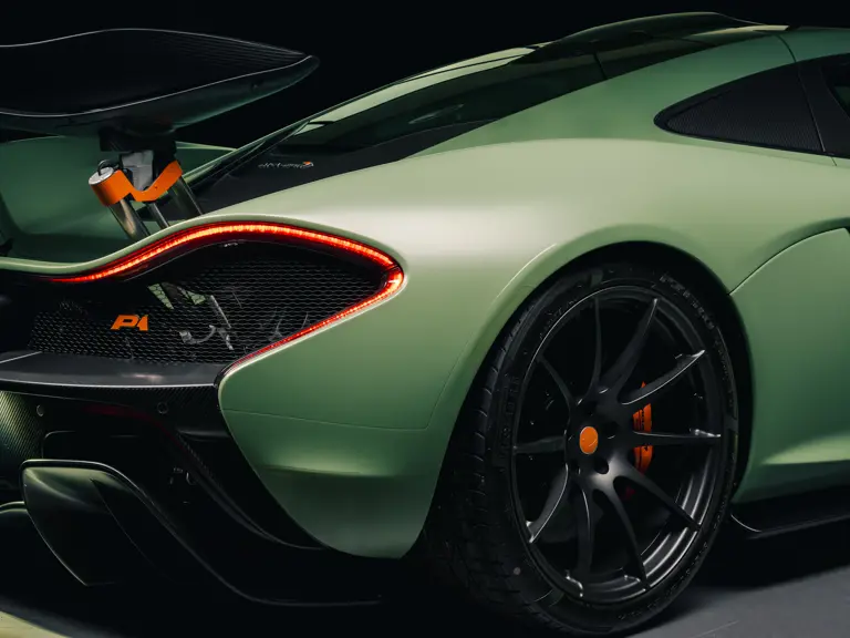 ¿Quieres ver un McLaren P1 único? Enciende la luz 26 Motor16 2013 McLaren P1 RM Sothebys 28 Motor16