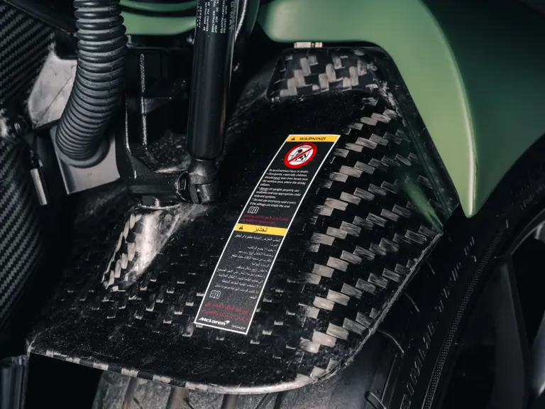 ¿Quieres ver un McLaren P1 único? Enciende la luz 45 Motor16 2013 McLaren P1 RM Sothebys 31 Motor16