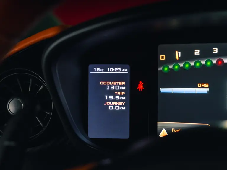 ¿Quieres ver un McLaren P1 único? Enciende la luz 38 Motor16 2013 McLaren P1 RM Sothebys 32 Motor16