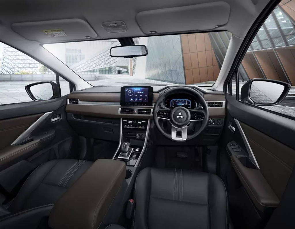 El funcional Mitsubishi Xpander estrena dos ediciones especiales con mecánica híbrida 21 Motor16 2025 Mitsubishi Xpander Cross HEV Play 10 Motor16