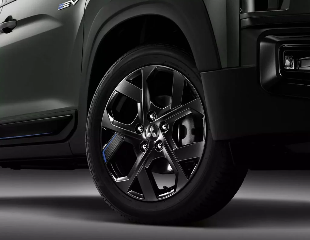El funcional Mitsubishi Xpander estrena dos ediciones especiales con mecánica híbrida 3 Motor16 2025 Mitsubishi Xpander HEV Play. Imagen detalle.