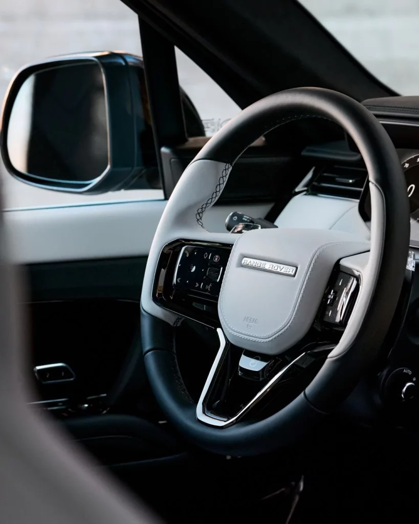 Range Rover Sport SV Park City Edition: 635 CV de pura exclusividad 3 Motor16 2025 Range Rover Sport Park City Edition. Imagen interior.