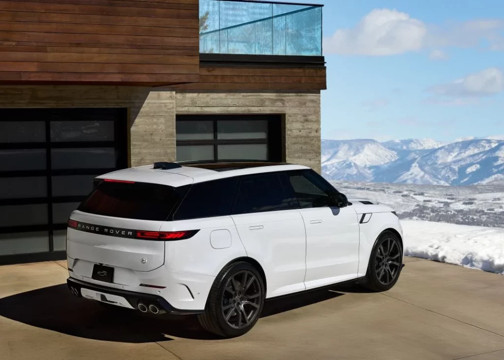 Range Rover Sport SV Park City Edition: 635 CV de pura exclusividad 1 Motor16 2025 Range Rover Sport Park City Edition. Imagen trasera.