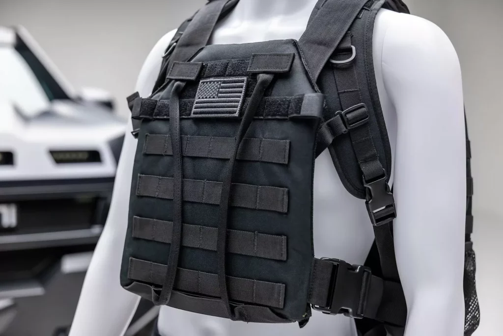 Rezvani ha creado esta mochila que puede salvarte la vida 2 Motor16 2025 Rezvani Motors. Mochila antibalas. Imagen detalle.